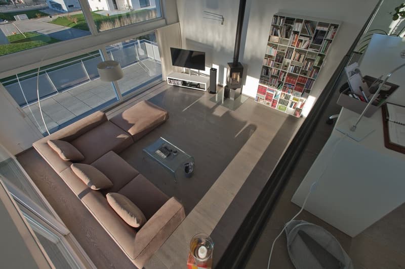 Villa moderne baignée de lumière avec piscine et vue sur la campagne (4)