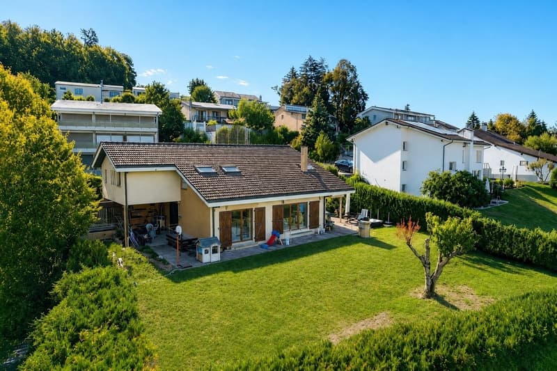 Maison familiale avec beau potentiel (1)