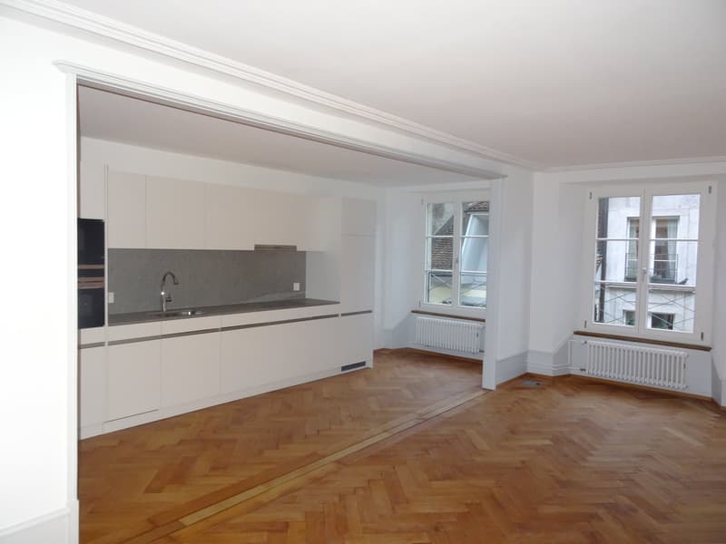 Einzigartig - Altbau in neuem Glanz mit Lift & Balkon (2)
