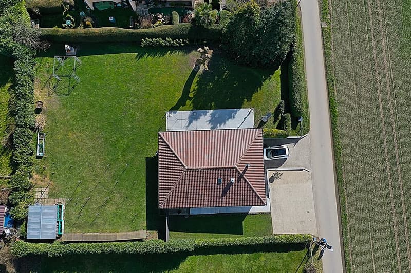 Belle et grande parcelle constructible idéalement située à Borex