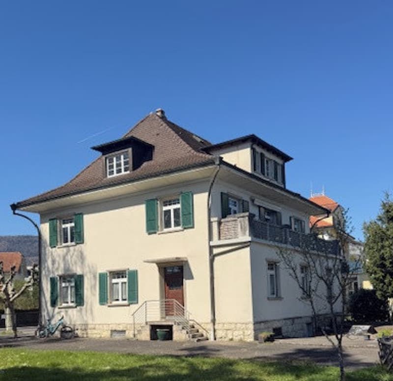 Maison de maître avec un logement un local commercial (1)