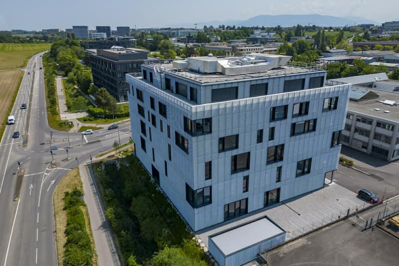 766 m² de surface d'activité au coeur de la ZIMEYSA (2)