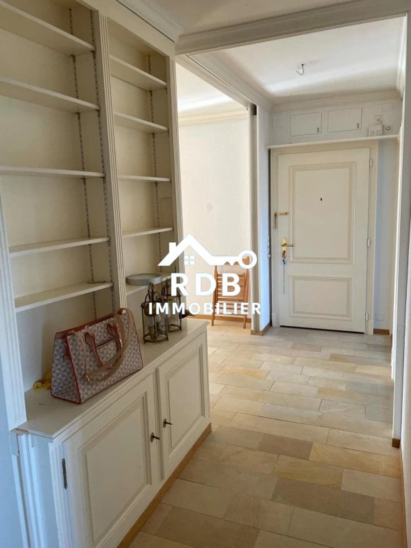 Magnifique appartement de 5.5 pièces, médian, 145m2 au 9ème et dernier étage. (5)