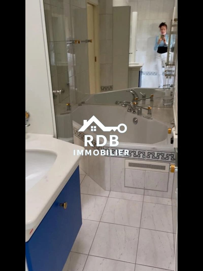 Magnifique appartement de 5.5 pièces, médian, 145m2 au 9ème et dernier étage. (10)