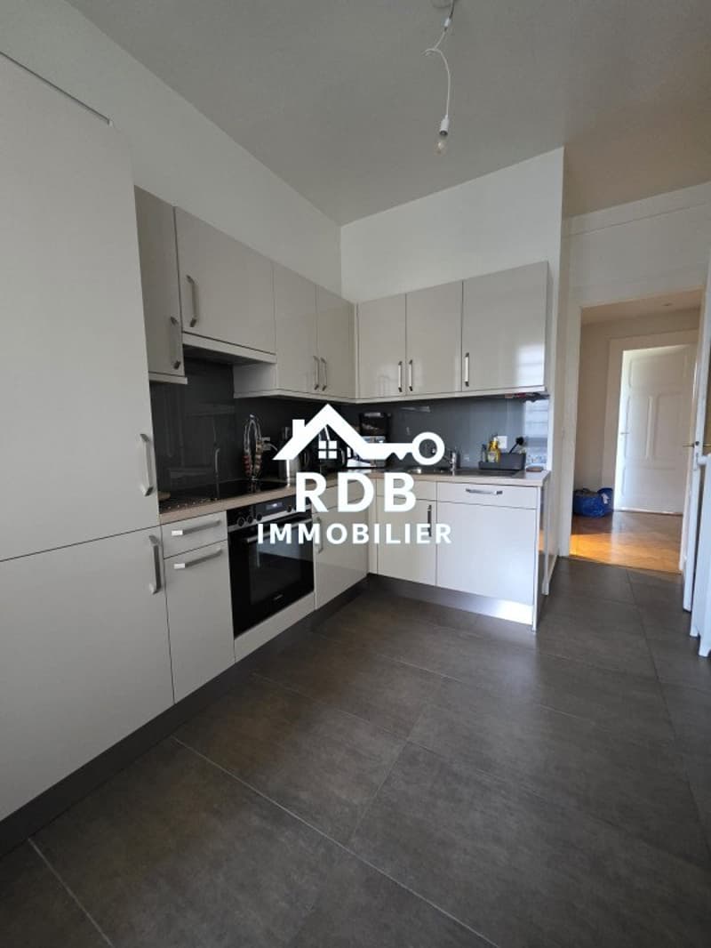 Magnifique appartement de 5,5 pièces au 1er étage situé à Genève 1202 (3)