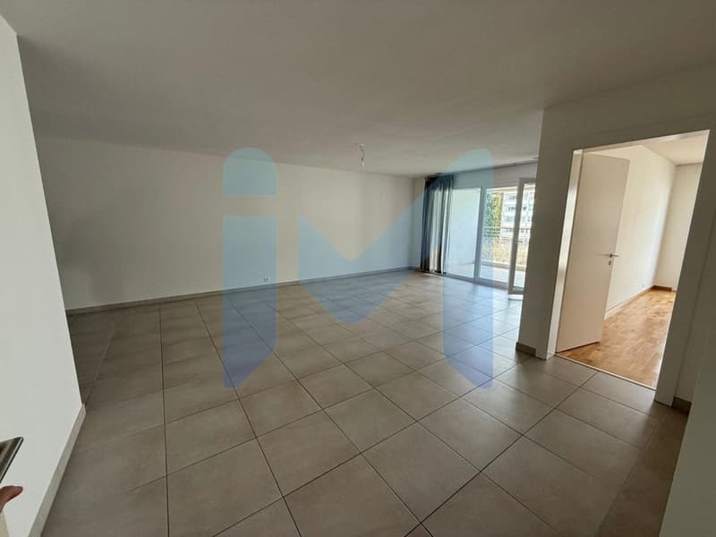 Appartement de 5,5 pièces au 3ème étage situé à Thônex 1226 (1)