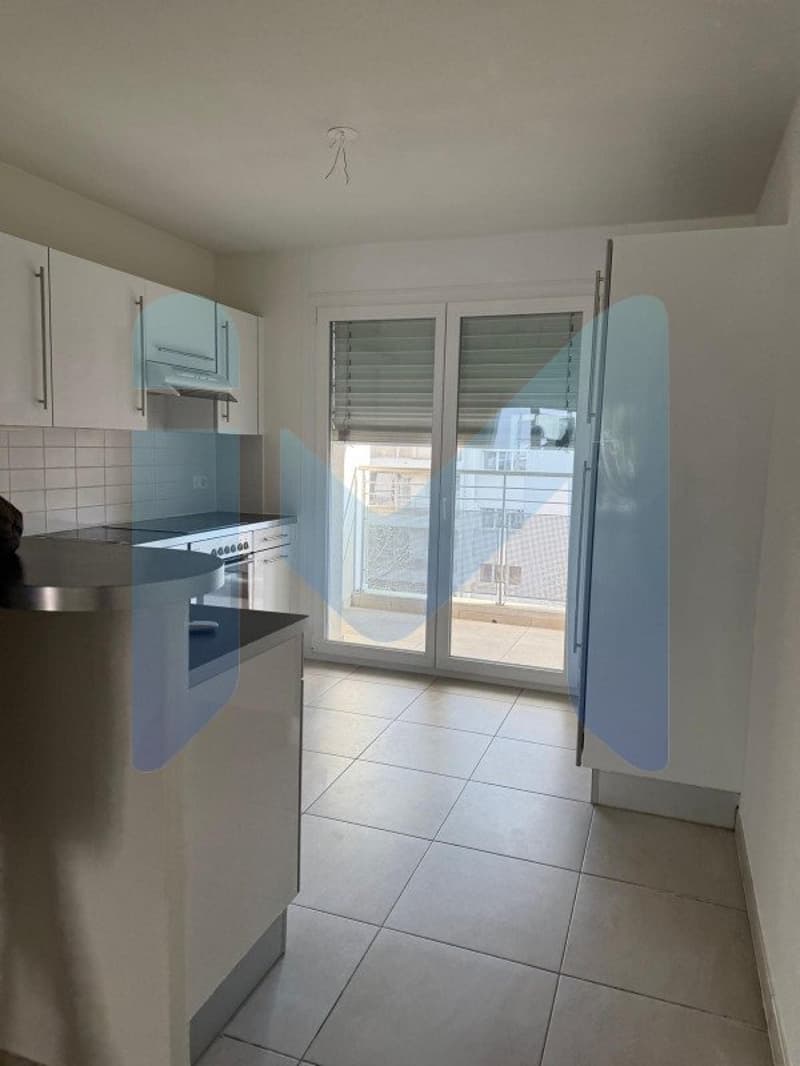 Appartement de 5,5 pièces au 3ème étage situé à Thônex 1226 (3)