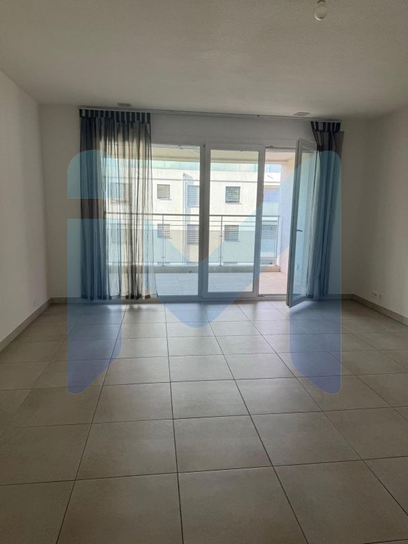 Appartement de 5,5 pièces au 3ème étage situé à Thônex 1226 (2)