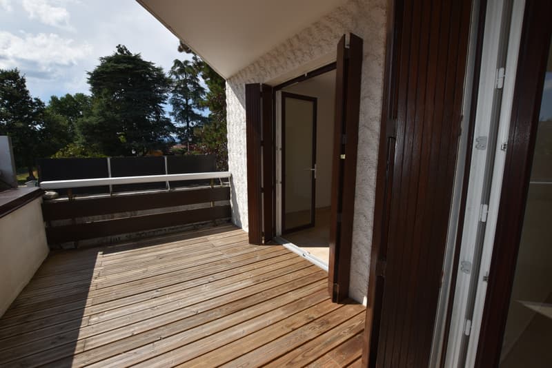 CHARMANT APPARTEMENT ENTIEREMENT RENOVE AU CENTRE DE VEIGY-FONCENEX (2)