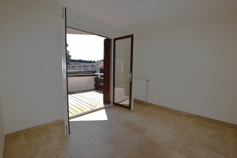 CHARMANT APPARTEMENT ENTIEREMENT RENOVE AU CENTRE DE VEIGY-FONCENEX (6)