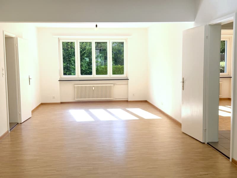 Wohn-/Esszimmer | Living/Dining