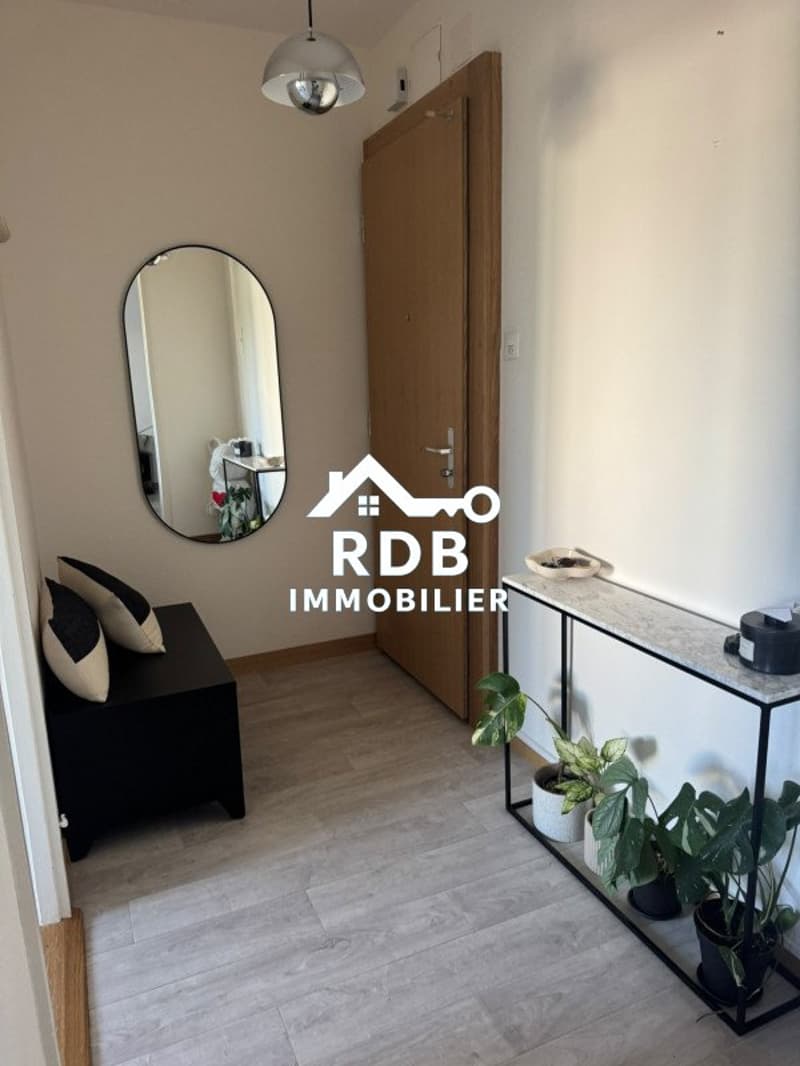 Appartement de 3 pièces au 5ème étage situé à Onex 1213 (4)