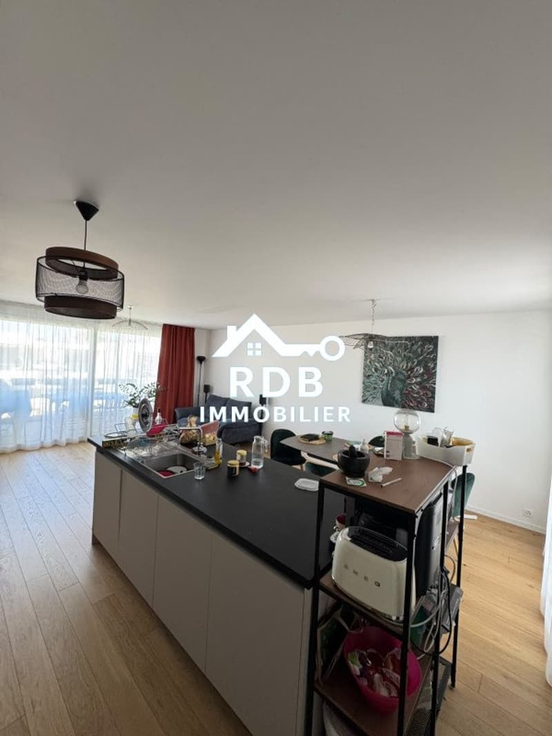 Appartement de 4 pièces au 2ème étage situé à Troinex 1256 (3)