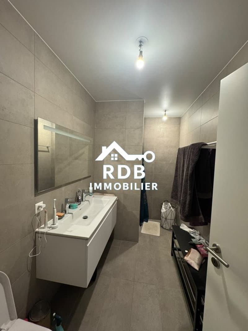 Appartement de 4 pièces au 2ème étage situé à Troinex 1256 (8)