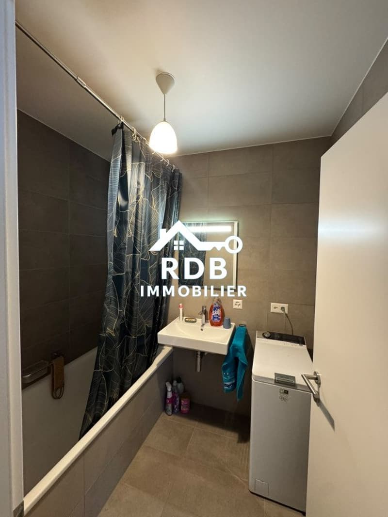 Appartement de 4 pièces au 2ème étage situé à Troinex 1256 (9)