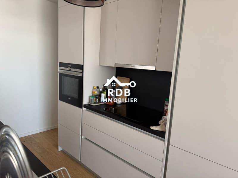 Appartement de 4 pièces au 2ème étage situé à Troinex 1256 (4)