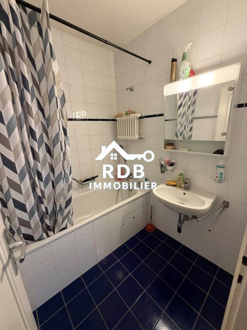 Appartement de 4 pièces au 1er étage situé à Acacias 1227 (9)