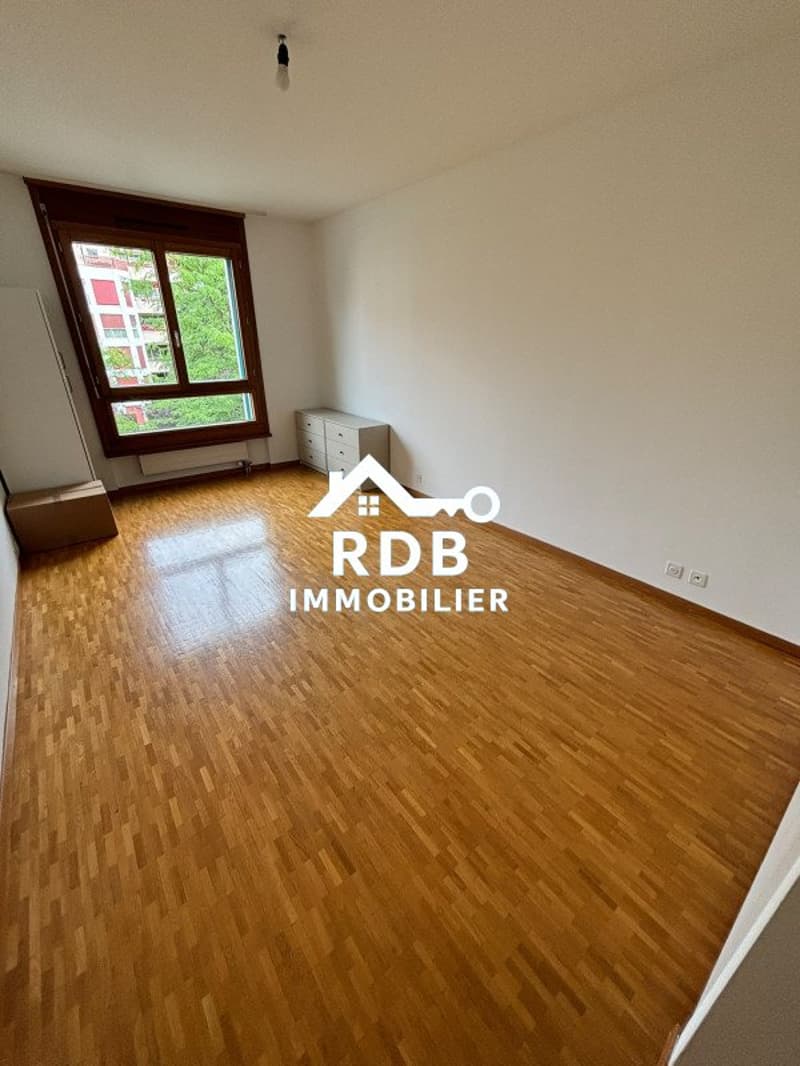 Appartement de 4 pièces au 3ème étage situé à Petit-Lancy 1213 avec parking (3)