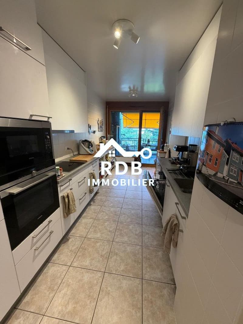 Appartement de 4 pièces au 3ème étage situé à Petit-Lancy 1213 avec parking (2)