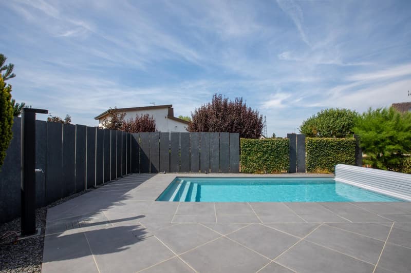 Villa d'exception avec piscine aux portes de Bâle, en France (8)