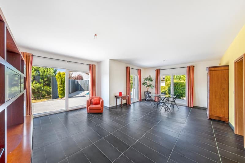 Villa d'exception avec piscine aux portes de Bâle, en France (3)