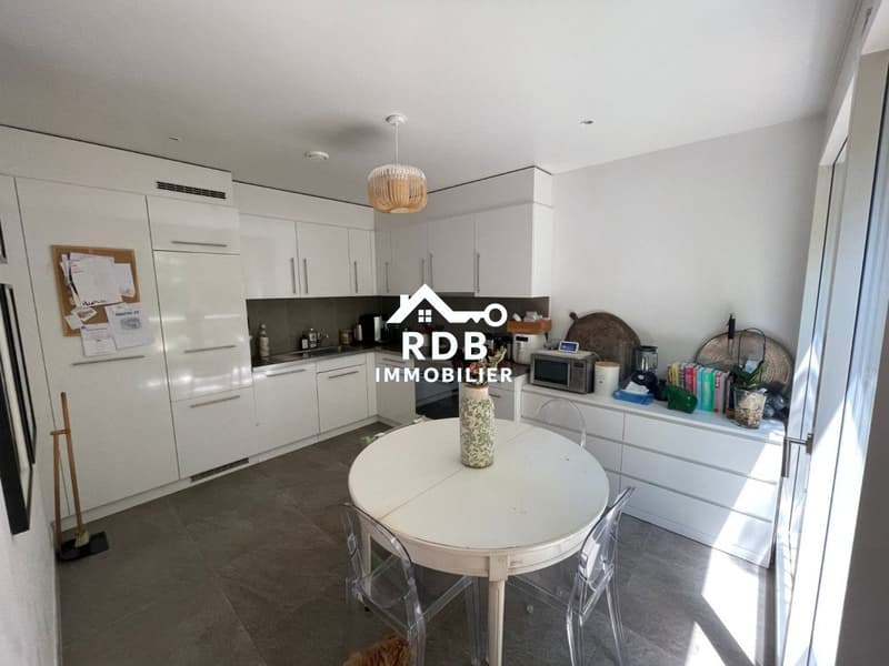 Magnifique appartement de 4 pièces au rez-de-chaussée situé à Genève 1208 (4)