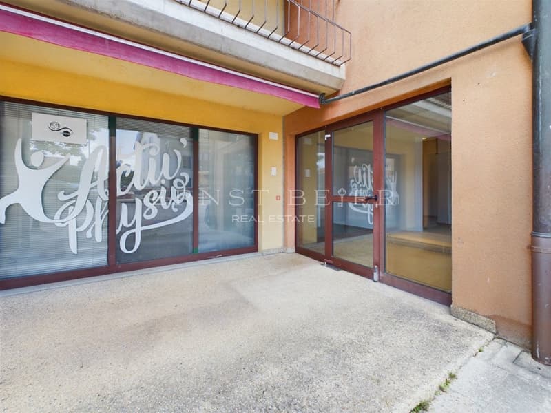 Arcade commerciale avec vitrines (10)