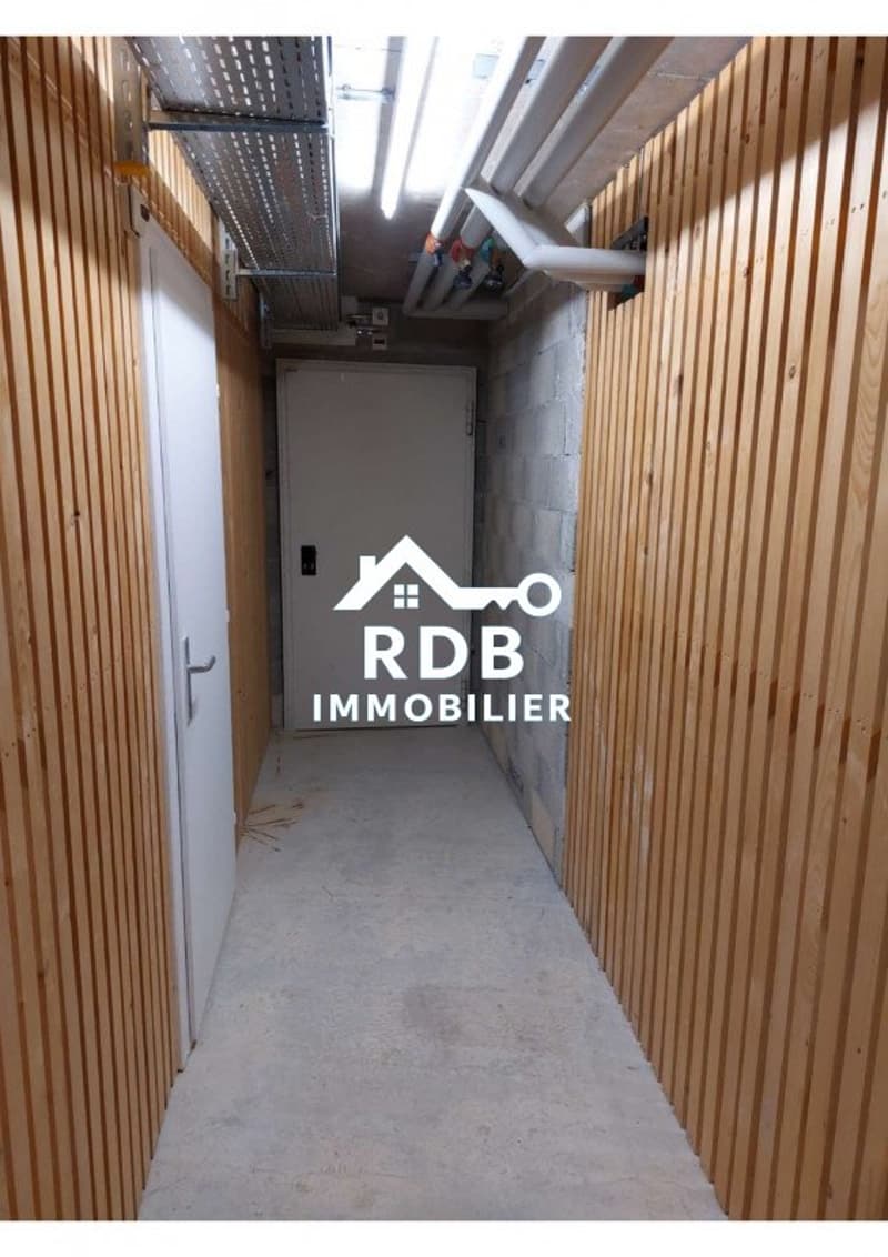 Appartement de 5 pièces au rez-de-chaussée situé à Vésenaz 1222 (8)