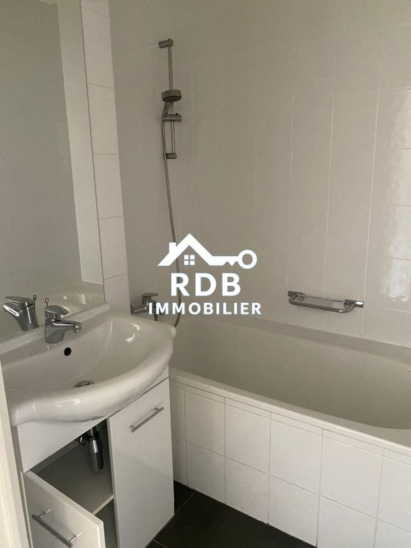 Appartement de 3,5 pièces au 4ème étage situé à Genève 1202 (11)