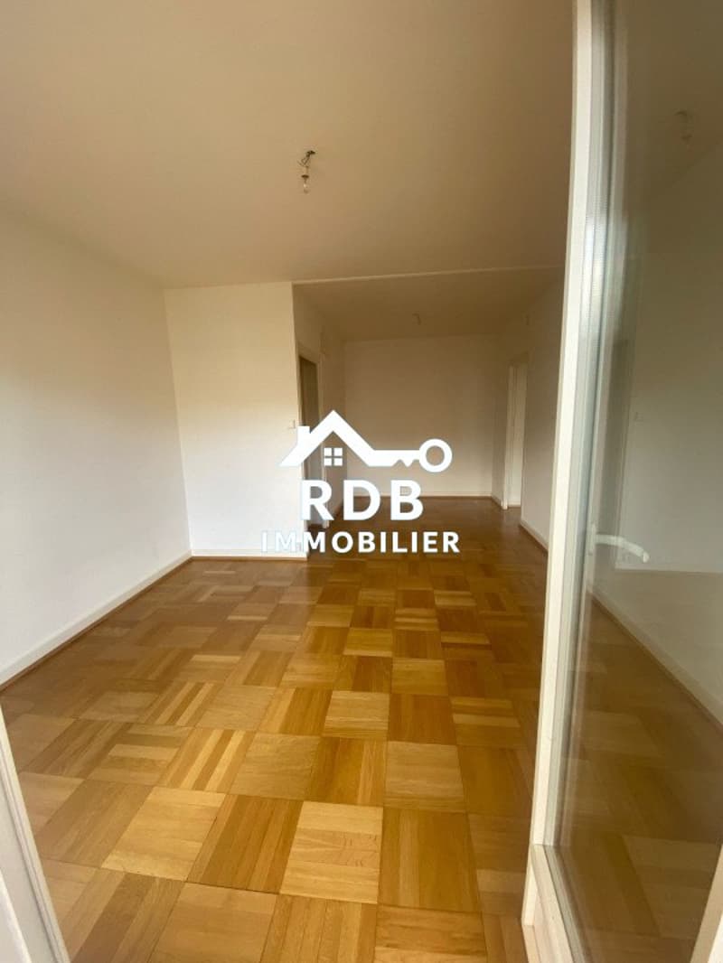 Appartement de 3,5 pièces au 4ème étage situé à Genève 1202 (1)