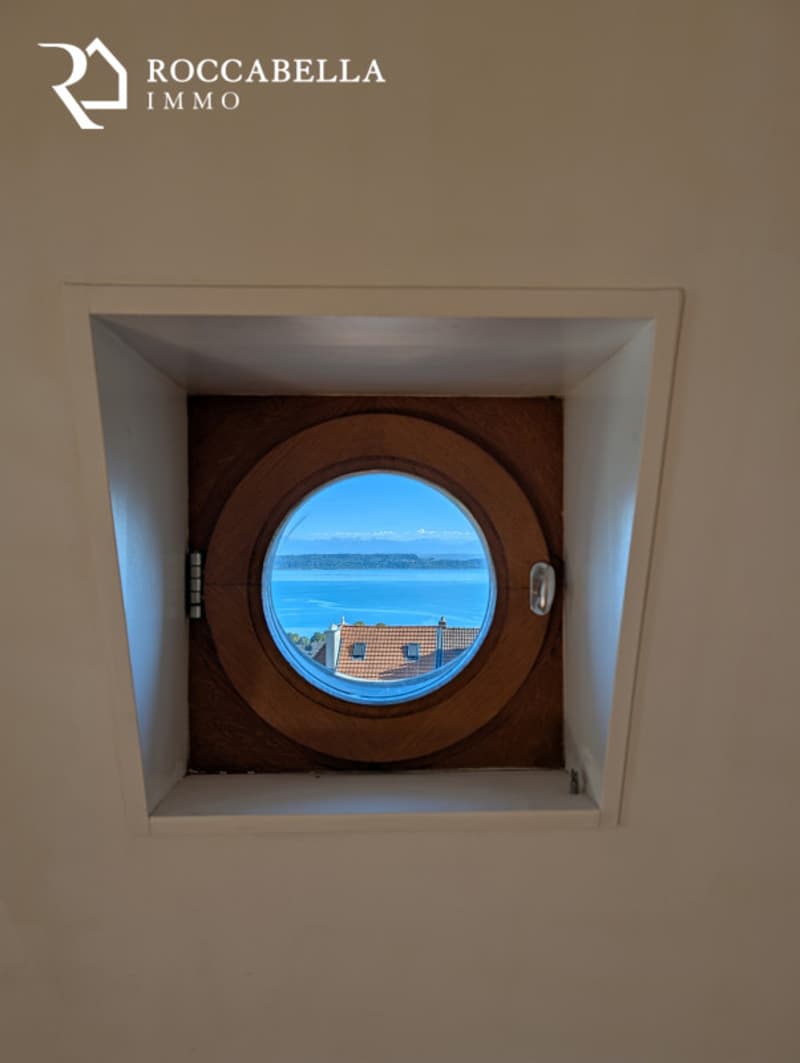 Magnifique duplex mansardé, charme et caractère au sein d'une demeure de maître (11)