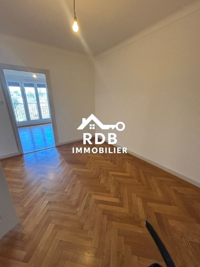 Appartement de 3,5 pièces au 5ème étage situé à Genève 1202 (2)