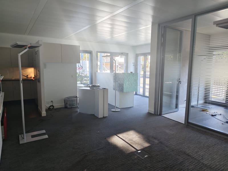 Arcade moderne de 65 m² climatisée, 3 places de parking (5)
