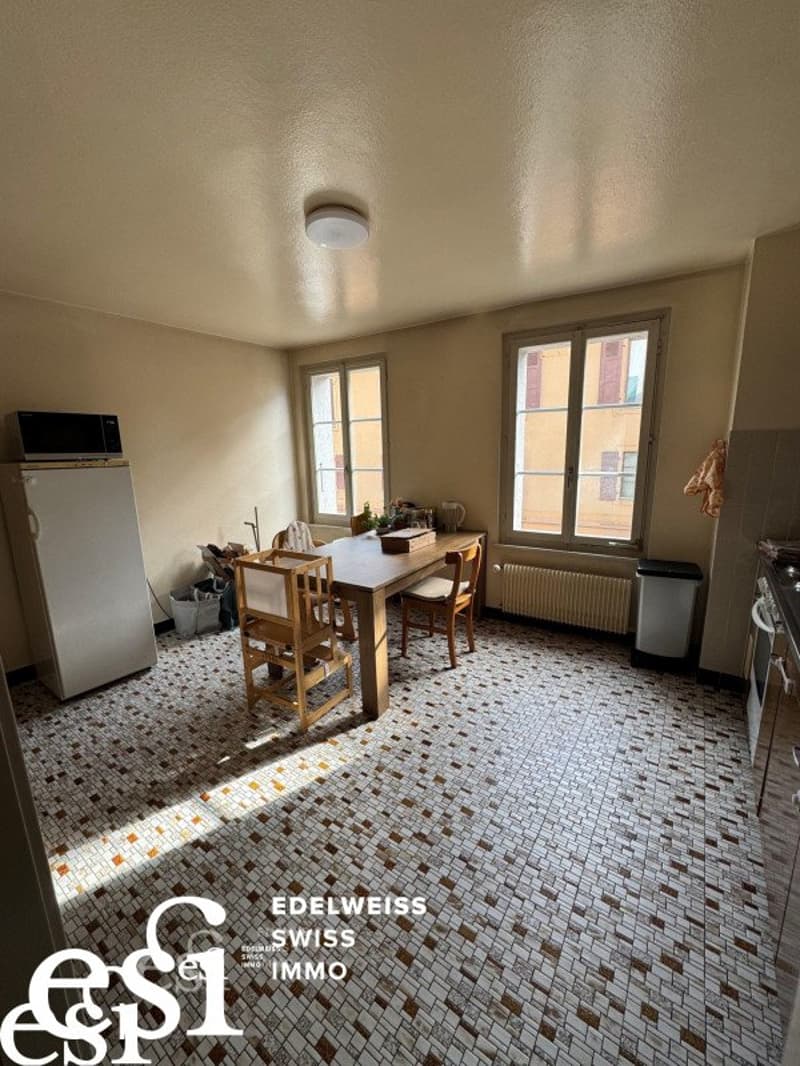Spacieux appartement de 4.5 pces au centre de Bex avec beau potentiel (2)