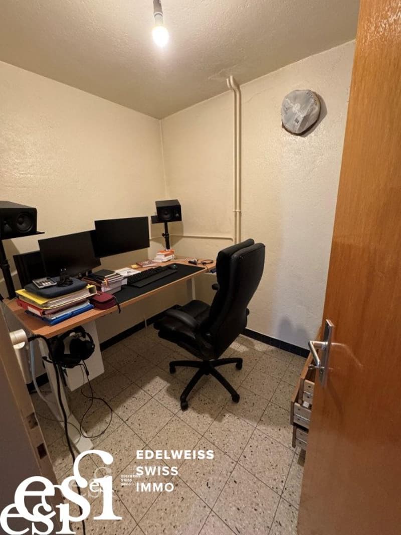 Spacieux appartement de 4.5 pces au centre de Bex avec beau potentiel (9)