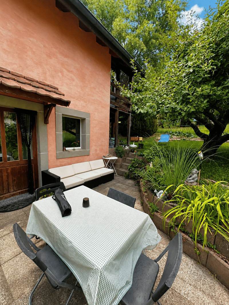 terrasse  entree maisonnette.png