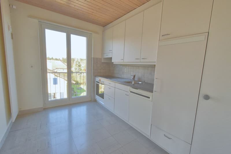 Sonnige & helle Wohnung mit Balkon an ruhiger Lage (4)