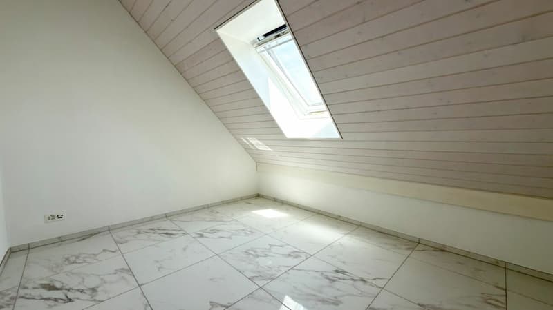 Moderne & helle Dachwohnung mit Klimaanlage & Solaranlage (6)