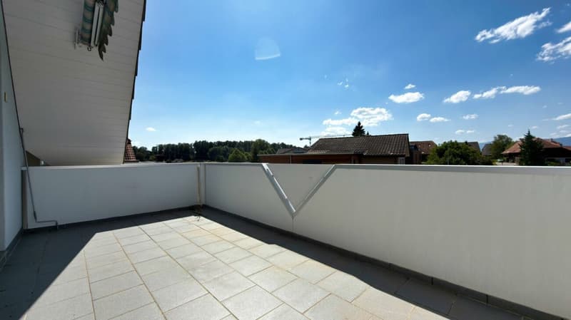 Wohnen mit Weitblick - grosszügige Maisonette-Dachwohnung mit Galerie und sonnigem Balkon (3)
