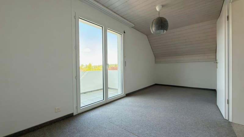 Wohnen mit Weitblick - grosszügige Maisonette-Dachwohnung mit Galerie und sonnigem Balkon (14)