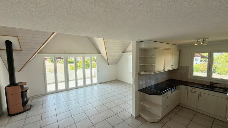 Wohnen mit Weitblick - grosszügige Maisonette-Dachwohnung mit Galerie und sonnigem Balkon (11)
