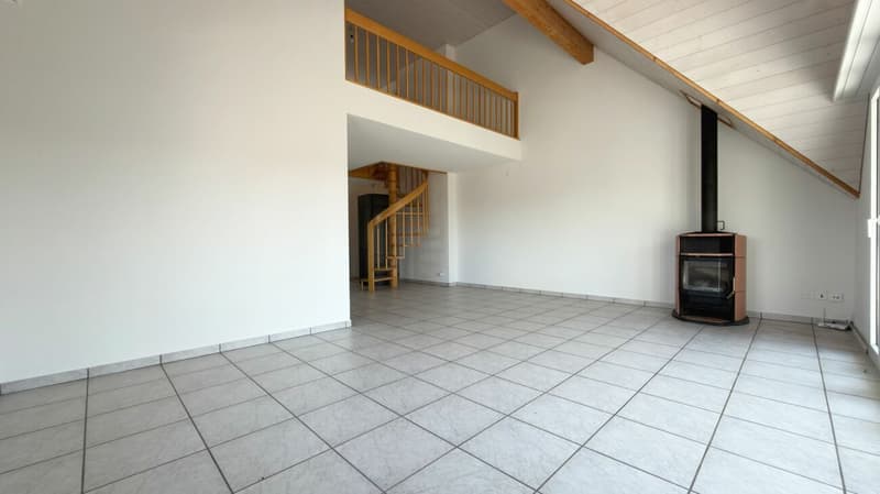 Wohnen mit Weitblick - grosszügige Maisonette-Dachwohnung mit Galerie und sonnigem Balkon (5)