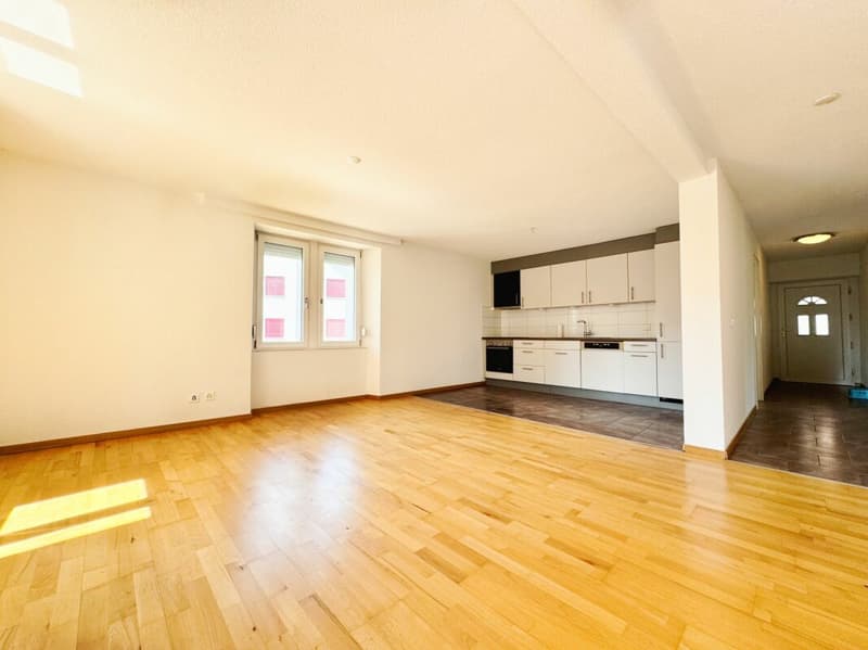 Helle Wohnung mit diversen Extras an idyllischer Lage (2)