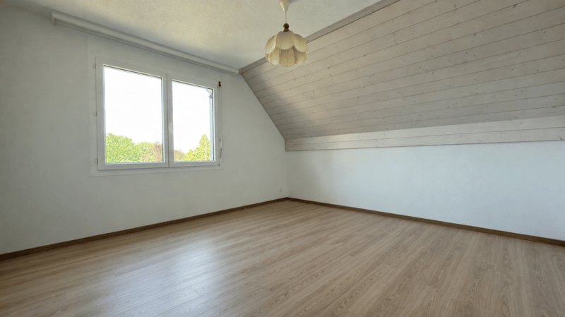 Wohnen mit Weitblick - grosszügige Maisonette-Dachwohnung mit Galerie und sonnigem Balkon (8)