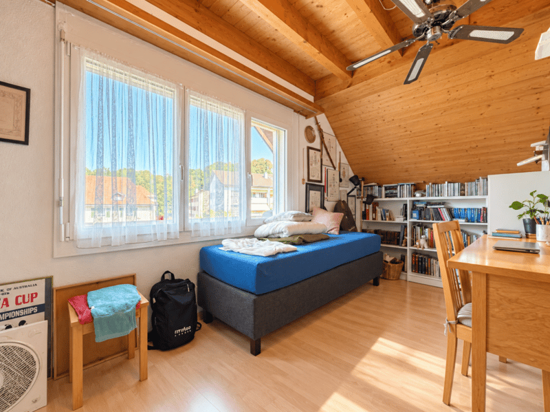 Charmante Dachwohnung mit Cheminée, grossem Balkon und Weitsicht (10)