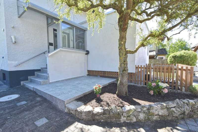 Charmantes freistehendes Einfamilienhaus mit Garten an ruhiger Lage (3)