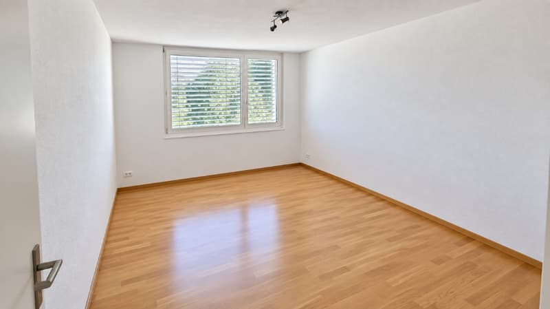 Helle 4.5-Zimmer-Wohnung mit Balkon und Lift in Attiswil (2)