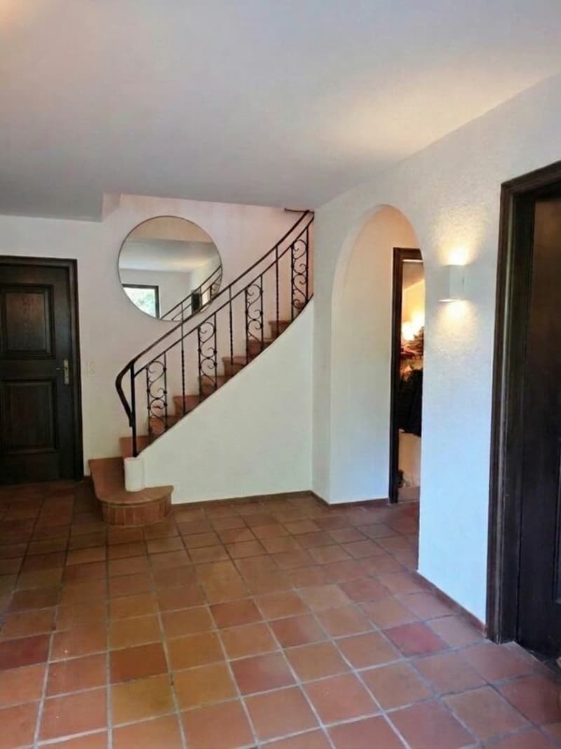 Elegantes 7 1/2 Zimmer-Landhaus mit viel Umschwung und Fernsicht / Unique Country-Style Villa (3)