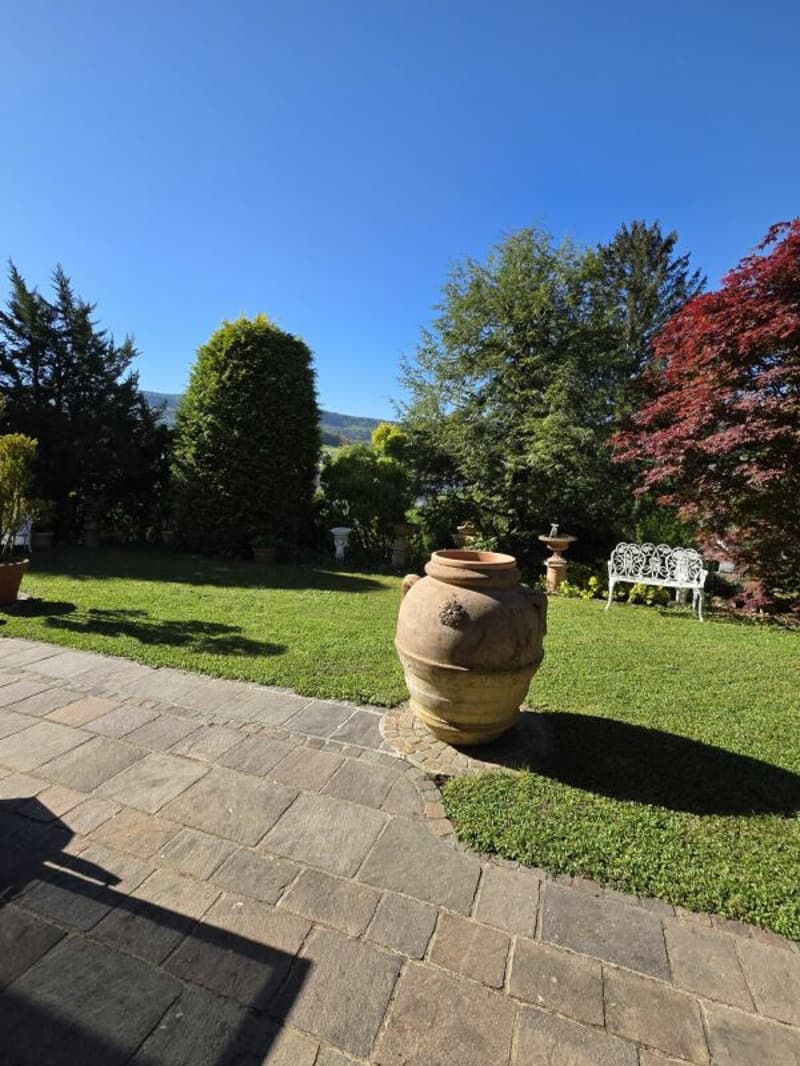 Elegantes 7 1/2 Zimmer-Landhaus mit viel Umschwung und Fernsicht / Unique Country-Style Villa (15)