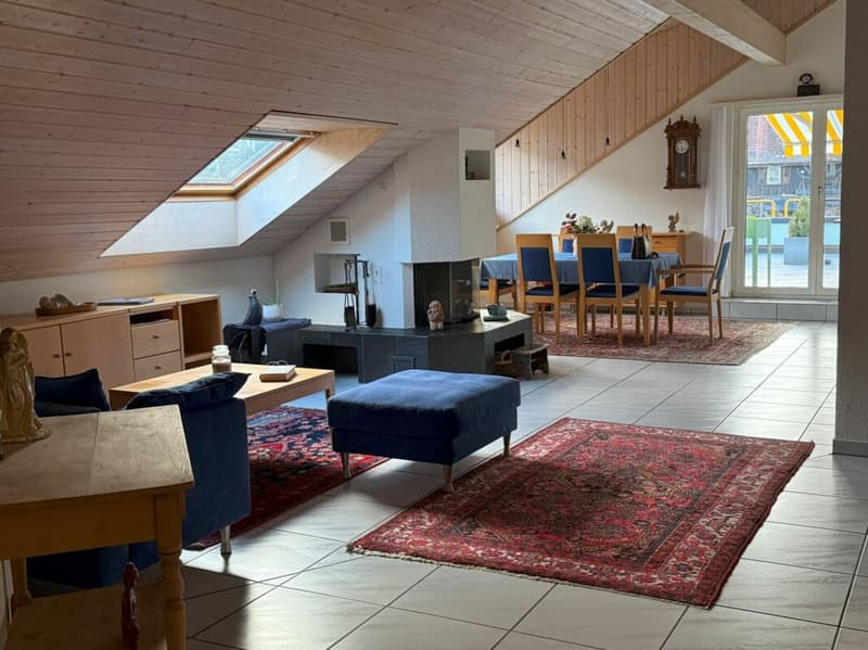 Dachwohnung im Grünen und doch Nahe beim Dorfkern